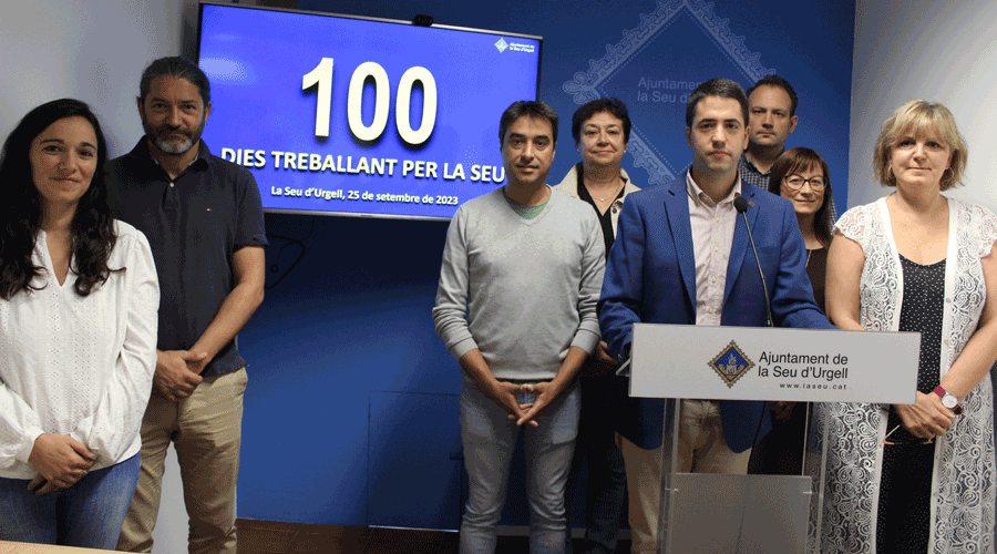 L'alcalde de la Seu, davant del faristol, valorant els 100 dies de mandat (Aj. la Seu)