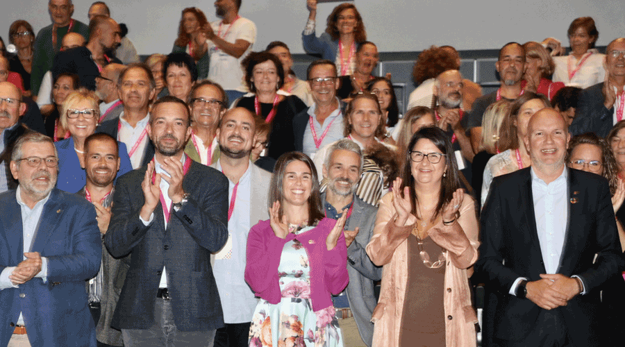 Autoritats -en primer terme- i guardonats de la 12a Gala Flors d’Honor de Viles Florides (Comú d'Encamp)