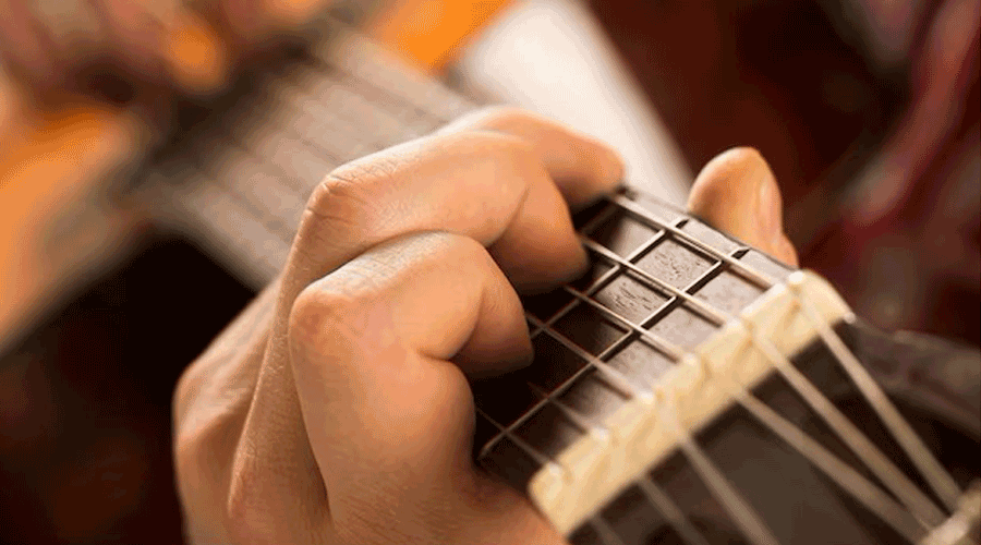 Una guitarra (Racool_studio)