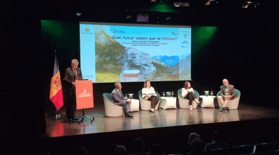 Imatge de la taula rodona sobre el futur del Pirineu celebrada a la Massana (SFGA)