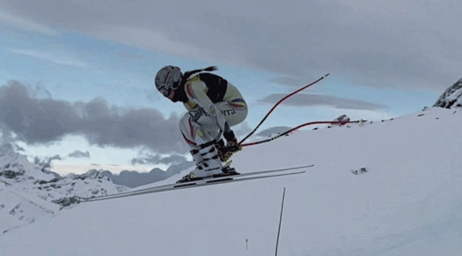 L'esquiadora andorrana, Cande Moreno, en plena acció (FAE)