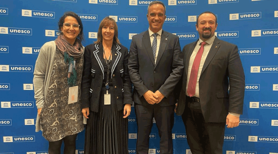 Per l'esquerra, Natàlia Font; Eva Descarrega i, al seu costat, Alain Cabanes (SFGA)