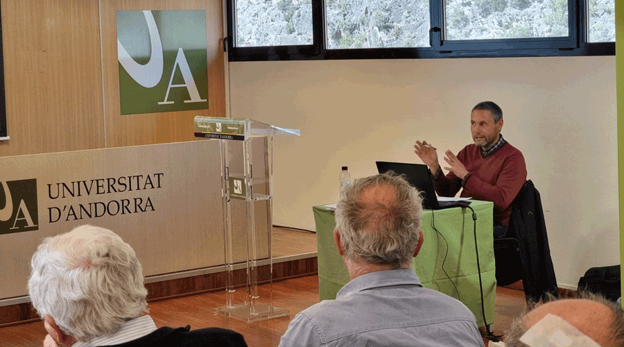 Xavier Planas Batlle durant la defensa de la seva tesi doctoral