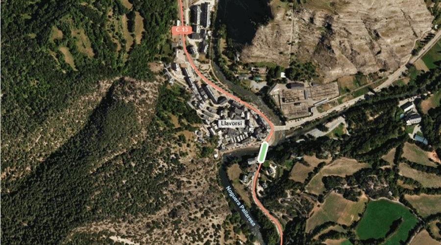 En verd, la zona d'actuació dels treballs al pont just a l'entrada de Llavorsí (Govern.cat)