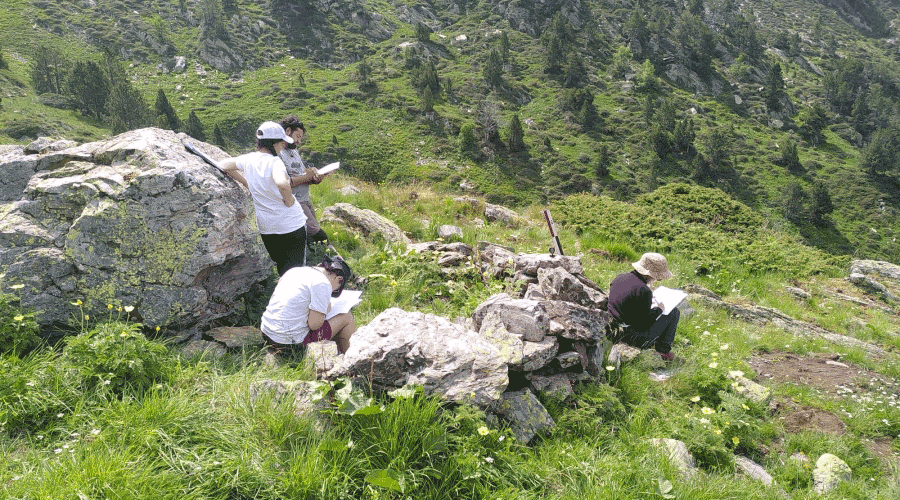 Membres de l'equip que realitza l’estudi sobre l’ocupació humana a l’alta i mitja muntanya a la parròquia d’Ordino (SFGA)