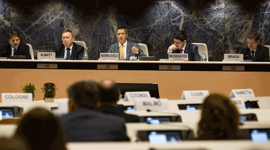 Al centre de la imatge, David Astrié, en la seva intervenció al Forum of Mayors, a Ginebra (Comú d'Andorra la Vella)