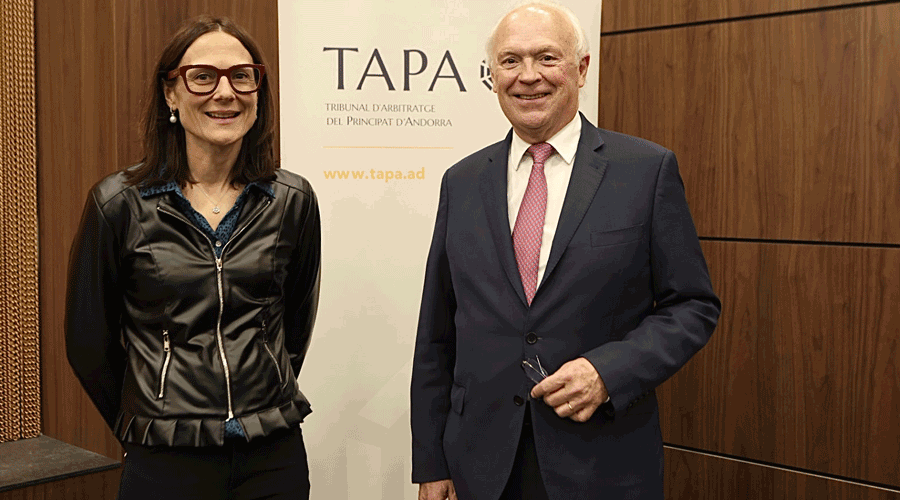 La ministra de Justícia i Interior, Ester Molné i el president del TAPA, Pierre Raoul-Duval (TAPA)