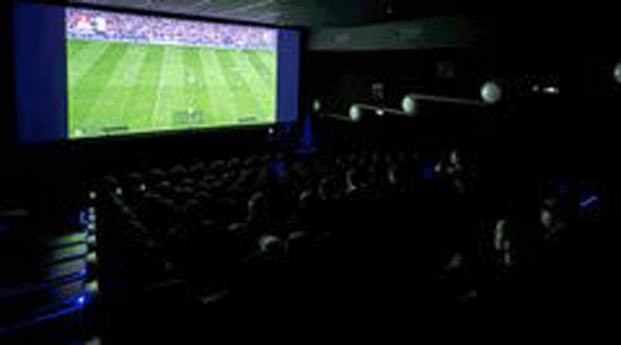 La gran final del torneig es va transmetre per pantalla gegant al cinema (Handball School)