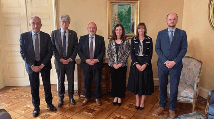 La ministra, Imma Tor -tercera per la dreta- a Perpinyà (SFGA)