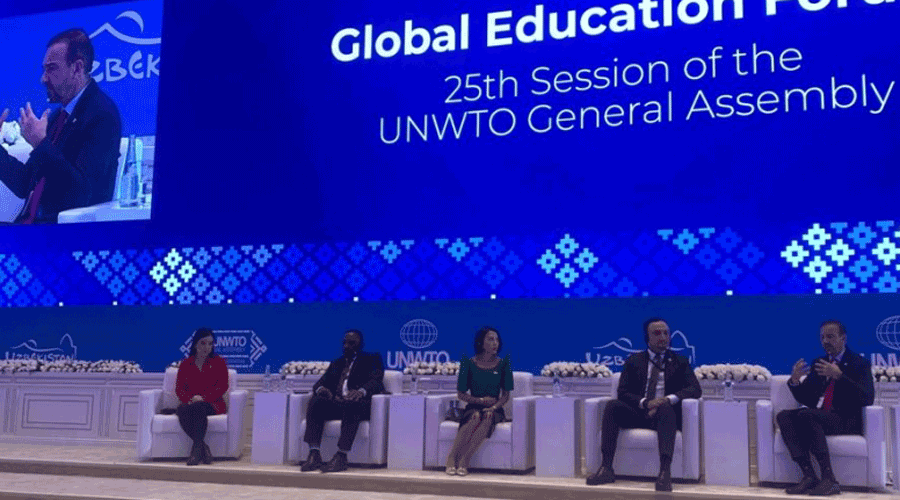 El ministre, Jordi Torres -a la dreta- intervenint al Fòrum mundial sobre educació (SFGA)