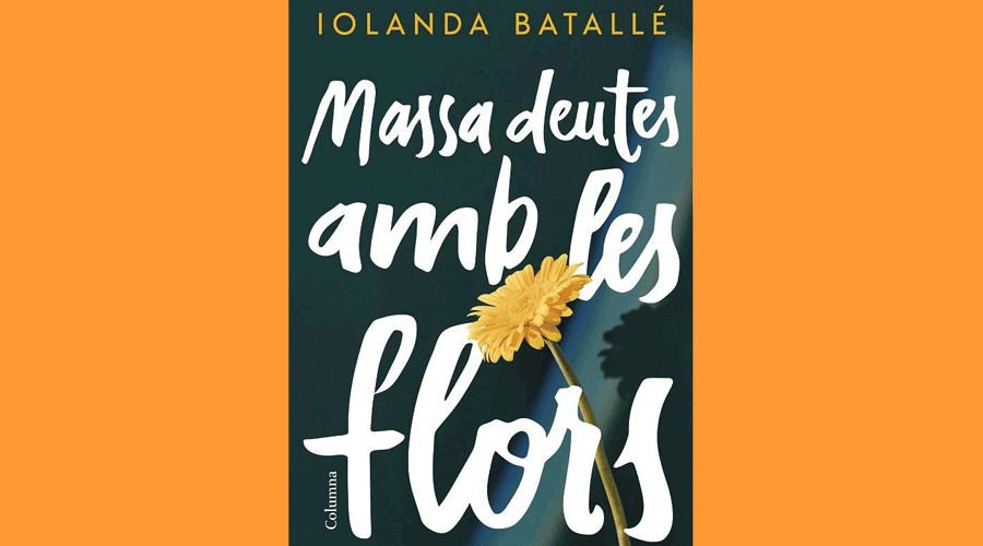 Coberta del llibre "Massa deutes amb les flors", de Iolanda Batallé