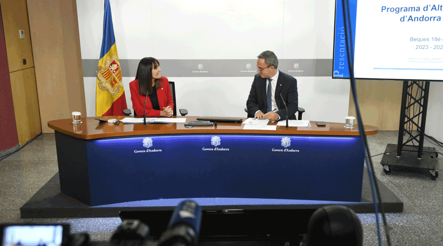 La ministra, Mònica Bonell, i el secretari d'Estat, Alain Cabanes (SFGA)