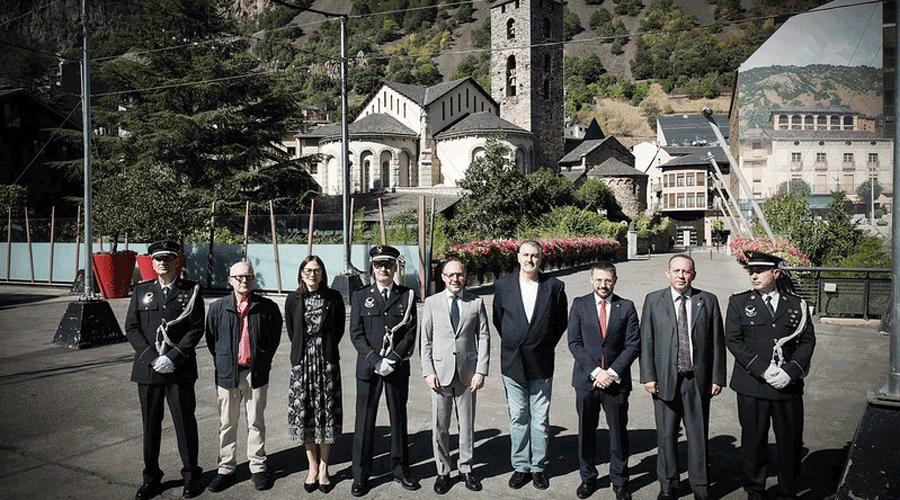 Les autoritats amb els responsables del Centre Penitenciari (SFGA)