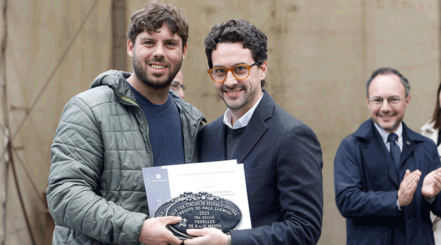 Un ramader, el ministre Guillem Casal i, a la dreta, el cap de Govern (SFGA)