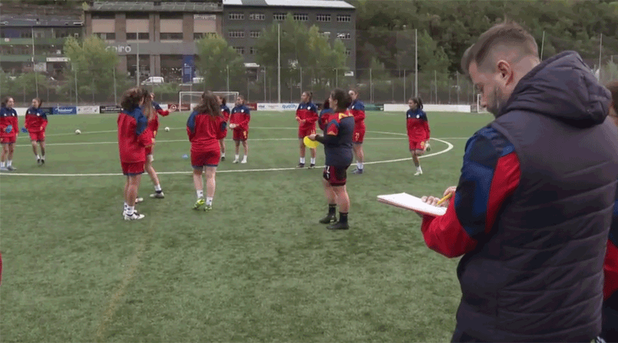 Entrenament de la selecció femenina de futbol (ATV)
