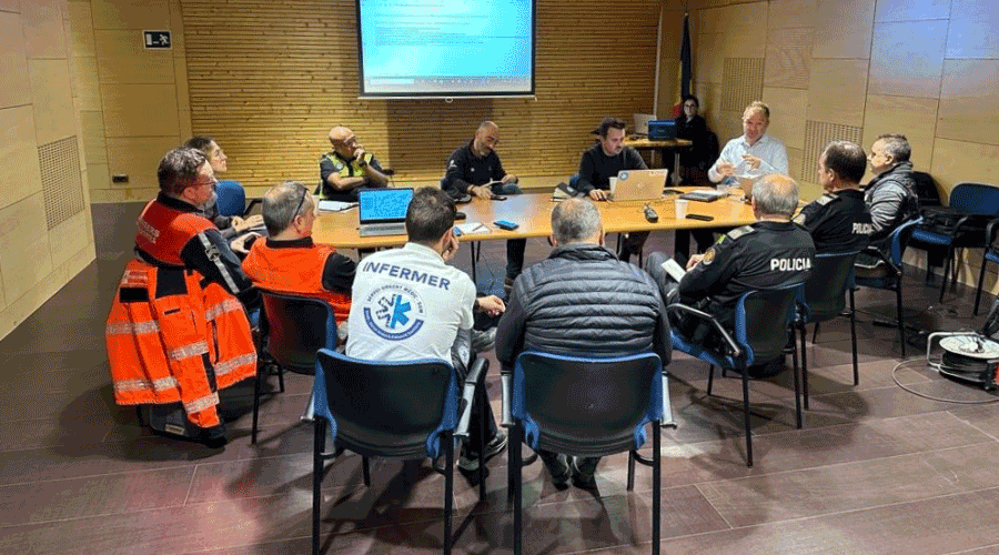 Els representants dels efectius de França i Andorra que han participat en l'exercici de despatx (SFGA)
