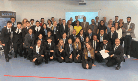 La 8a promoció de VATEL Andorra amb docents i autoritats