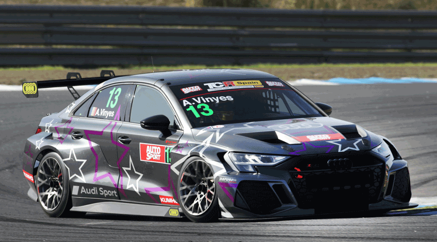 Amalia Vinyes pilotant el seu Audi (Baporo Motosport)