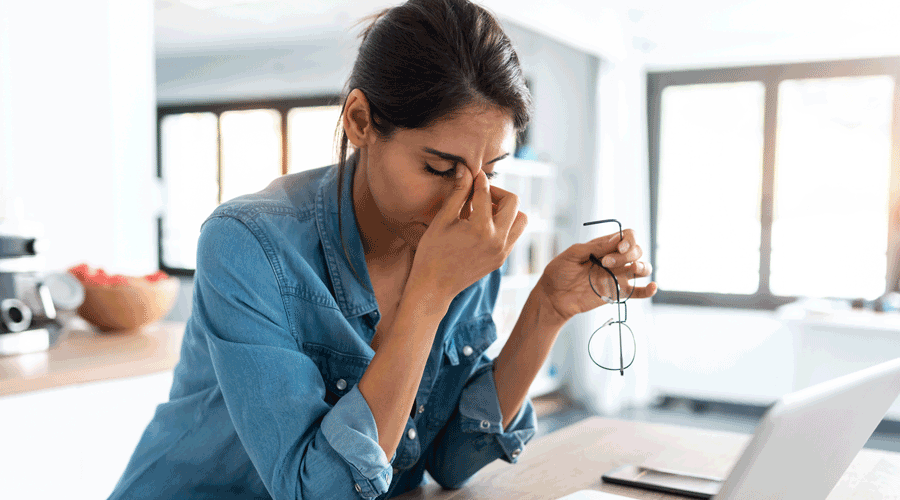 Una dona atrapada per l'estrès (iStock)