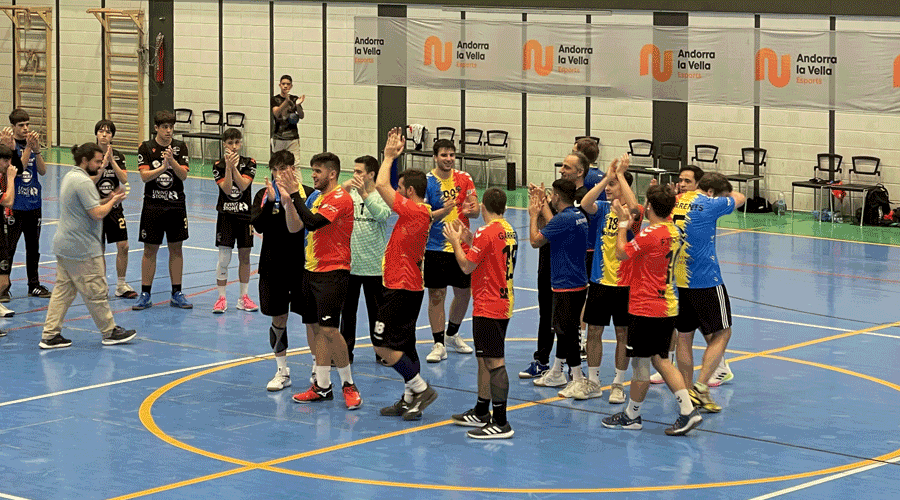 L'Handbol Club Serradells celebrant una victòria (FAH)