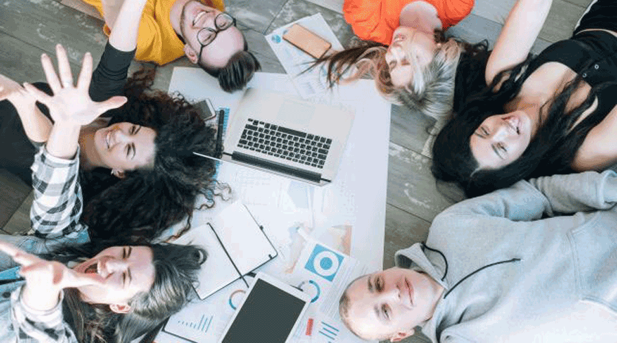 Joves estudiants de l'anomenada Generació Z (iStock)