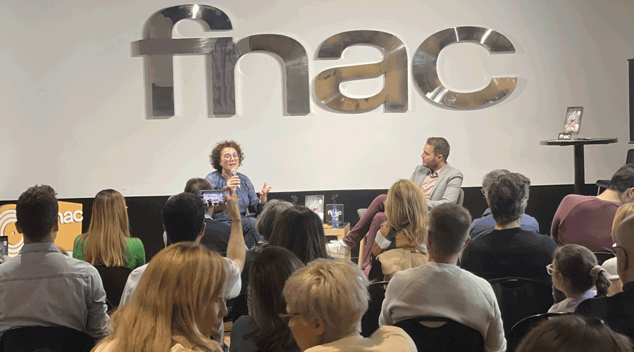 Judith Pallarés i David Castillo en la presentació de la novel·la As de Corazones a Barcelona (Comunicació D. Castillo)