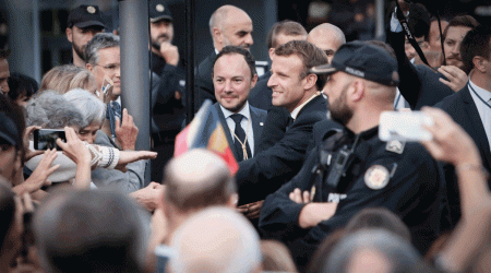 Al centre de la imatge, Xavier Espot i Emmanuel Macron