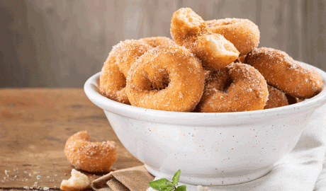 Un bol ple de rosquilles d'anís