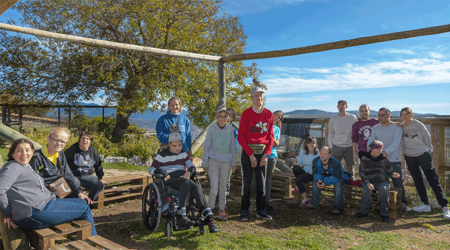Usuaris del centre ocupacional de l'Associació Amisol al Zoo del Pirineu (Zoo)