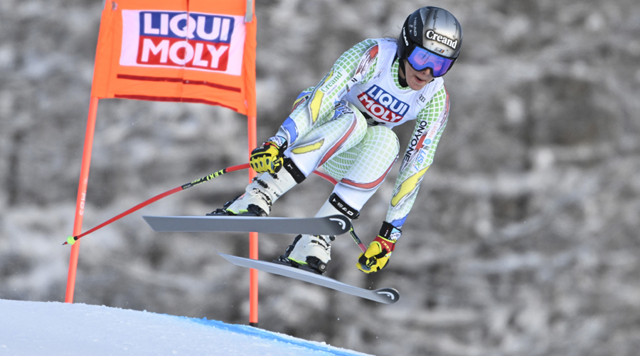 Espectacular imatge de Cande Moreno a Val d'Isère durant l'entrenament. FOTO: Alain Grosclaude / Agence Zoom