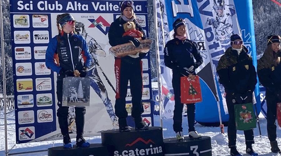 Gina del Rio, a l'esquerra, al segon calaix del podi (FAE)