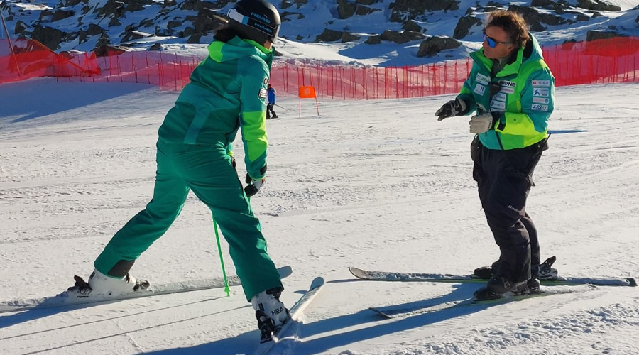 Jordina Caminal, a l'esquerra, amb el seu entrenador Guido Paci (FAE)