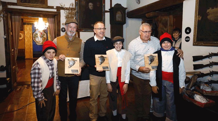 Acte a Ordino de la lectura i rúbrica de la declaració conjunta de les comunitats portadores de les festes de l'Os dels Pirineus (Comú)