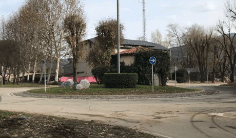 Rotonda de davant del Parc de Bombers de la Seu