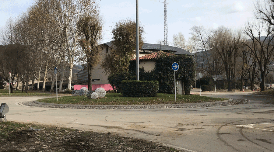 Rotonda de davant del Parc de Bombers de la Seu (Aj. la Seu)