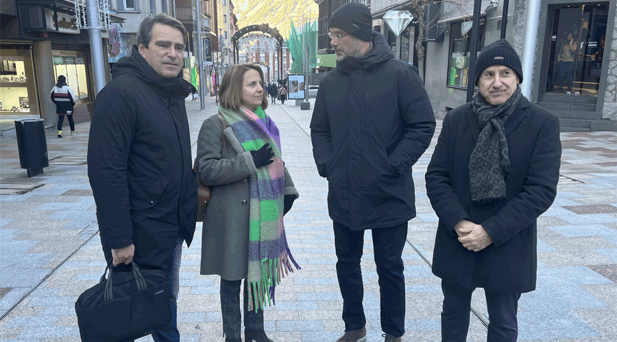 Els candidats de CONSENS fent campanya a Escaldes (CONSENS)