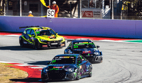 Amàlia Vinyes amb el número 13 al circuit de Barcelona