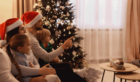 Una família mirant una pel3lícula per Nadal