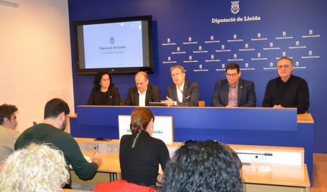 Josep Talarn, president de la Diputació de Lleida, just al centre de la imatge