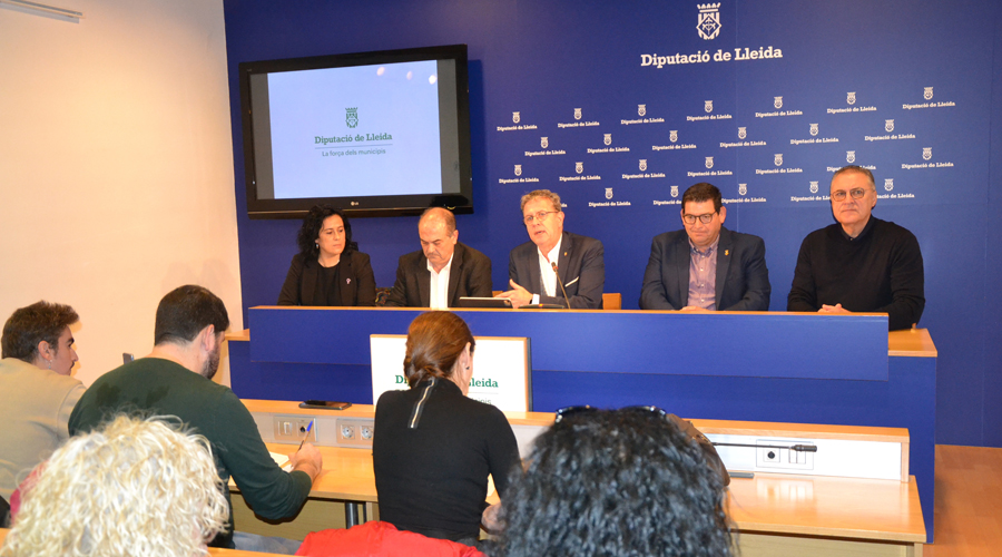 Josep Talarn, president de la Diputació de Lleida, just al centre de la imatge (Diputació)