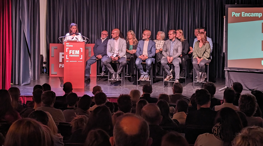 Laura Mas intervenint en l'acte de campanya a Encamp (Demòcrates)