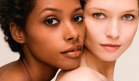 Dues noies maquillades