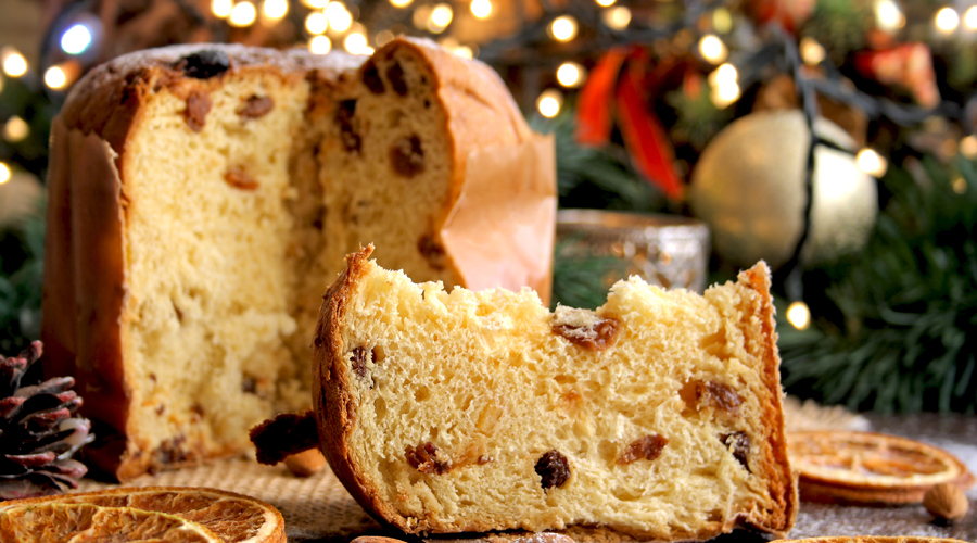 Un panettone en una taula de Nadal (Getty images)