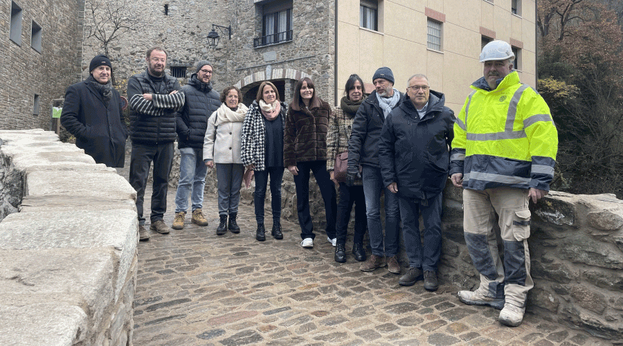 Autoritats comunals i de Govern, així com tècnics que possibiliten els treballs de restauració (SFGA)
