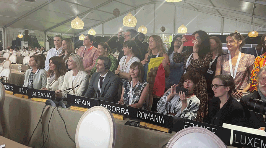 Al centre, encapçalant la delegació andorrana, la delegada permanent d’Andorra a la UNESCO, Eva Descarrega (SFGA)