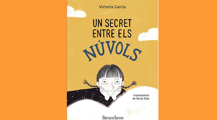 Coberta del llibre "Un secret entre els núvols", de Victoria Garcia
