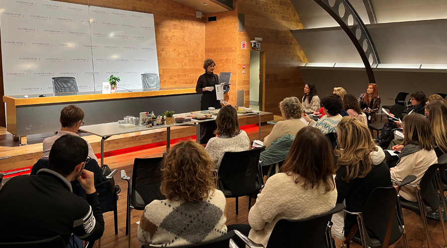 Primer taller del cicle de salut i nutrició que Andbank Assegurances ofereix als seus clients (Andbank)