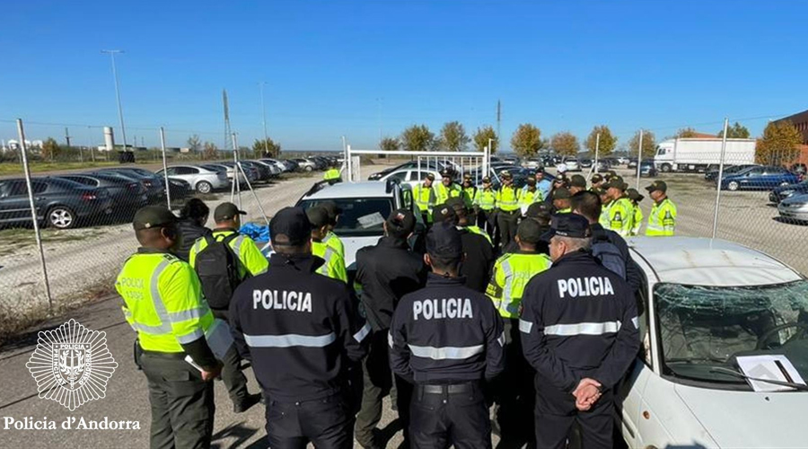 Els policies formant-se en l'àmbit dels sinistres vials (Policia d'Andorra)