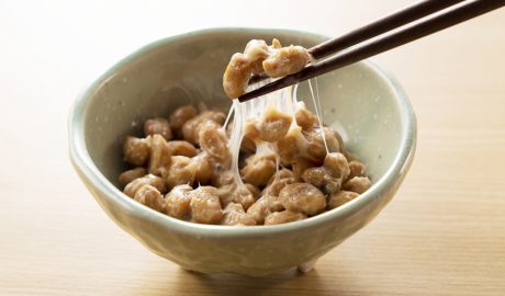 Un bol contenint Natto japonès