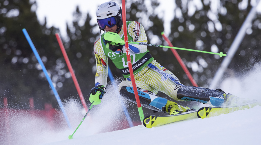 L'esquiador andorrà, Pirmin Estruga, competint a la Copa Gineta (Origami / Òscar Rius)